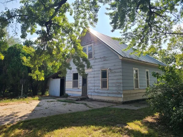420 E 4th St, Marquette, KS 67464