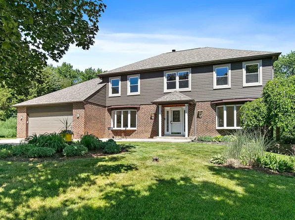 1439 Blackhawk Dr, Schaumburg, IL 60193