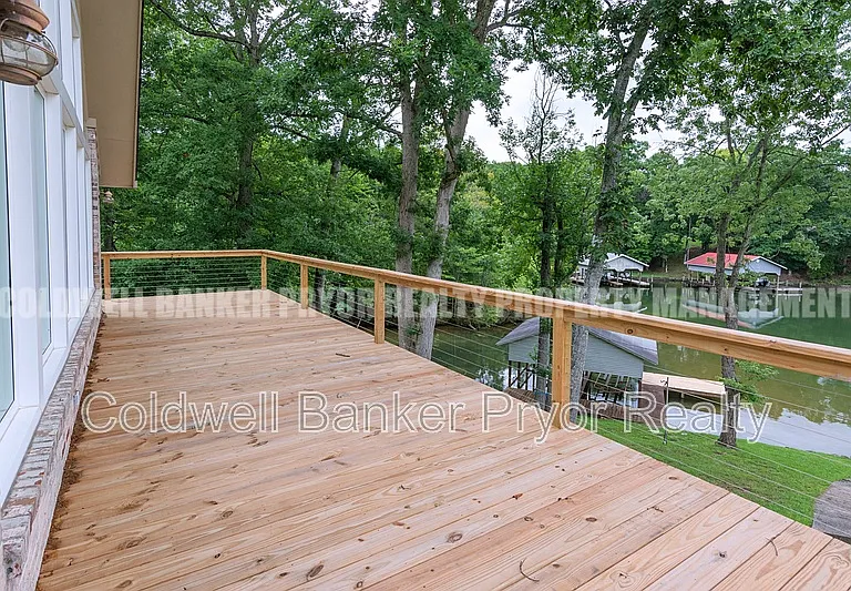 165 Lakeshore Ct — Photo 7