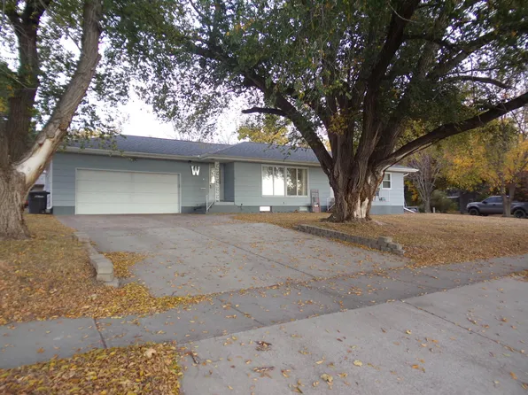 621 W 12th Ave, Mitchell, SD 57301
