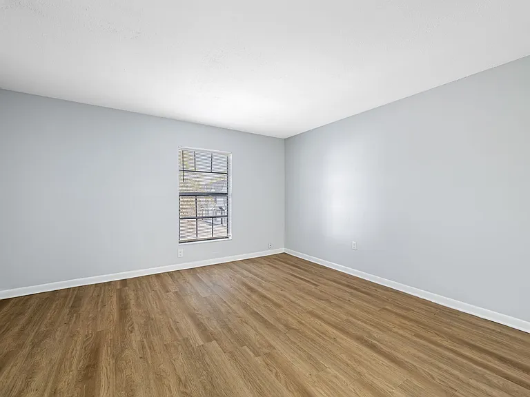 1308 W Waters Ave — Photo 22