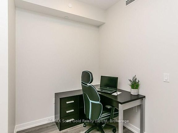 4th image of 5 Wellington St S #1607