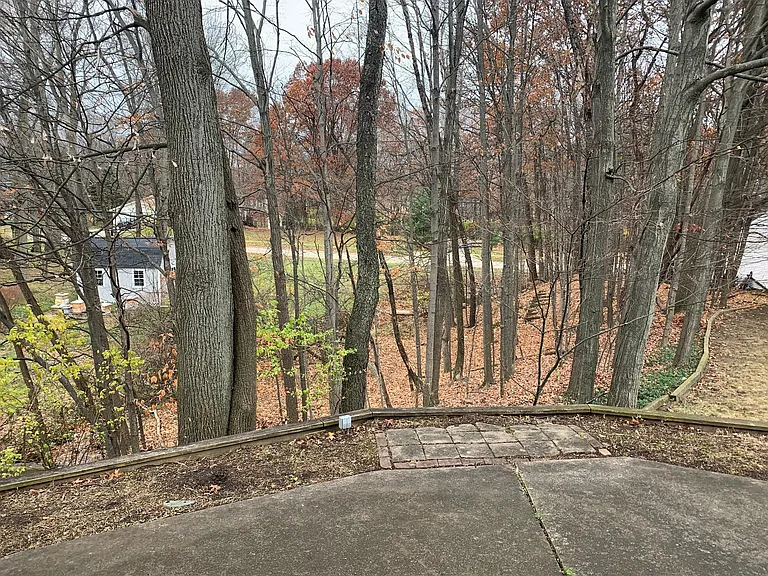 1081 Oakbrooke Dr — Photo 17