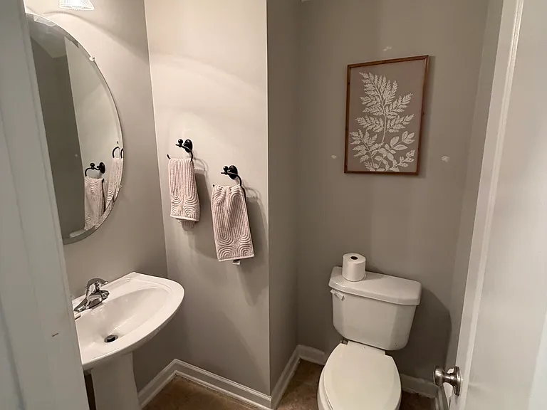 317 Franklin Ln — Photo 5