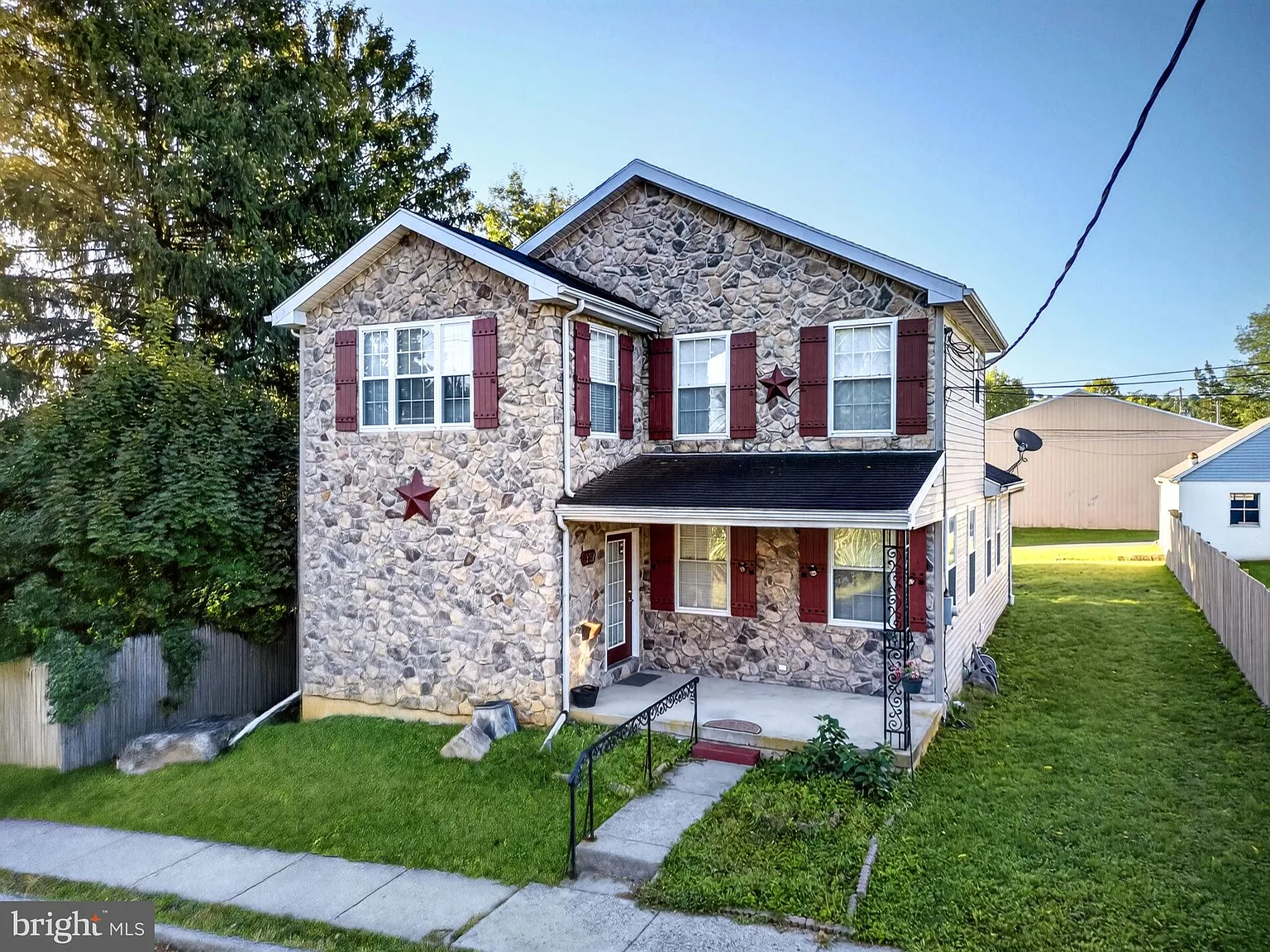 3 bed, 3.0 bath, 1770 sqft, $2,900 — Photo 2