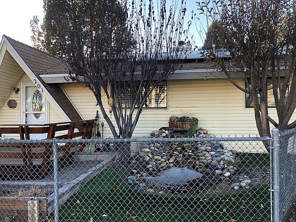 2nd image of 201 W Meadow Ln