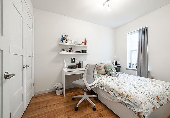 4th image of 68 W 107th St APT 25