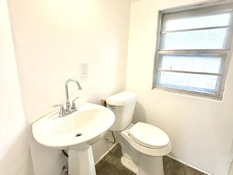 312 W Dewey St — Photo 12