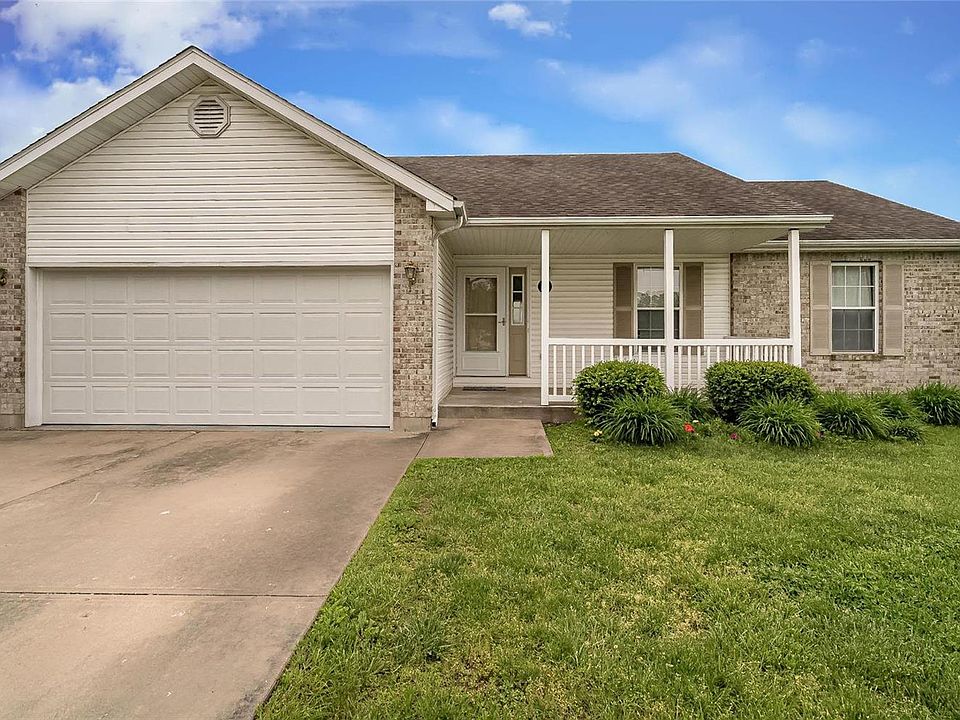 1st image of 108 Woodbury Ln