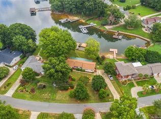 21308 Norman Shores Dr, Cornelius, NC 28031