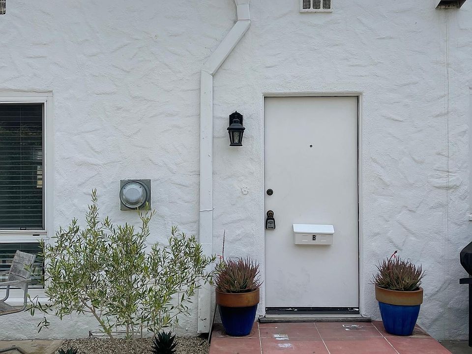 Entrance to apartment