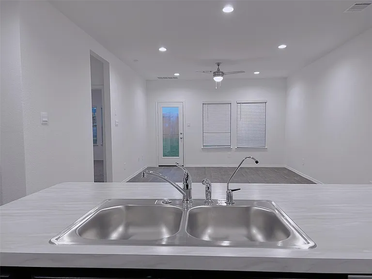 14866 Cypress Hollow Dr — Photo 9
