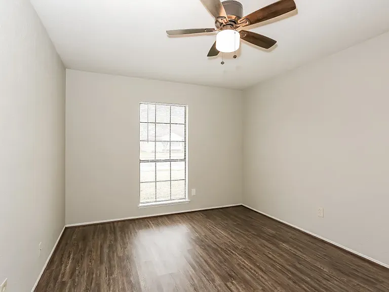 6702 Kearney Dr — Photo 3