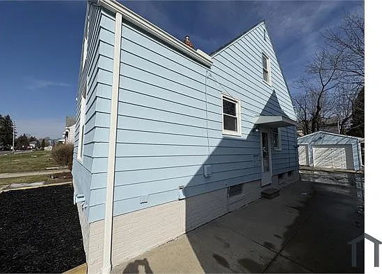3 bed, 1176 sqft, $2,300 — Photo 2