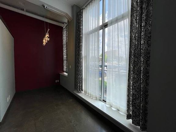 4th image of 404 King St W #117