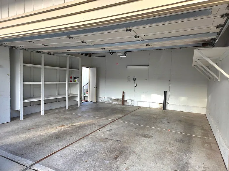 565 Rolling Hills Ln — Photo 29