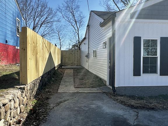 3rd image of 2106 McBrien Rd