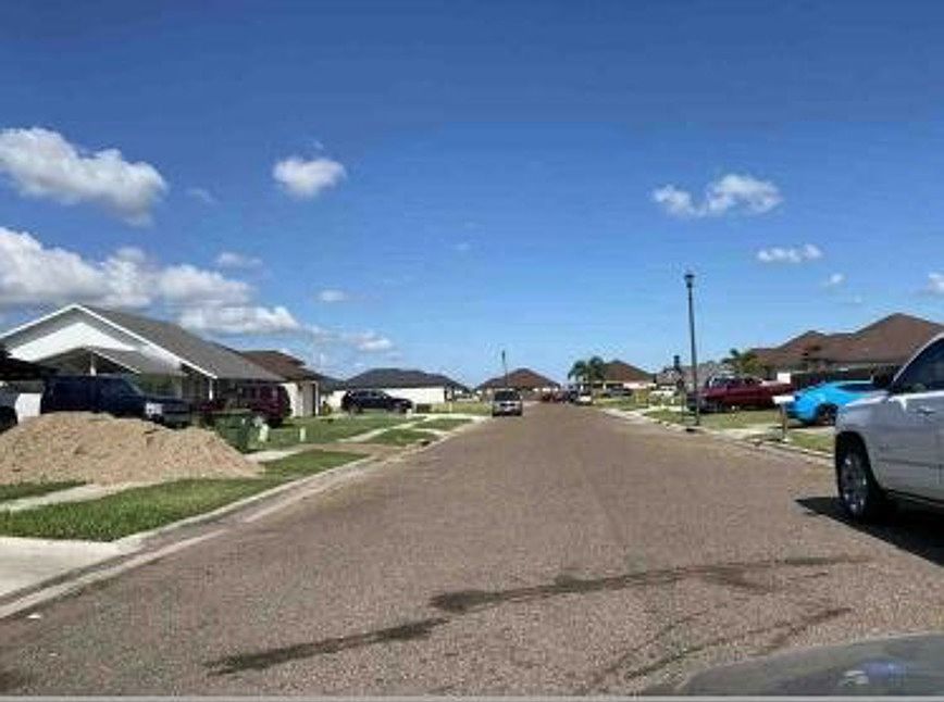 Exterior Neighborhood (street photo)