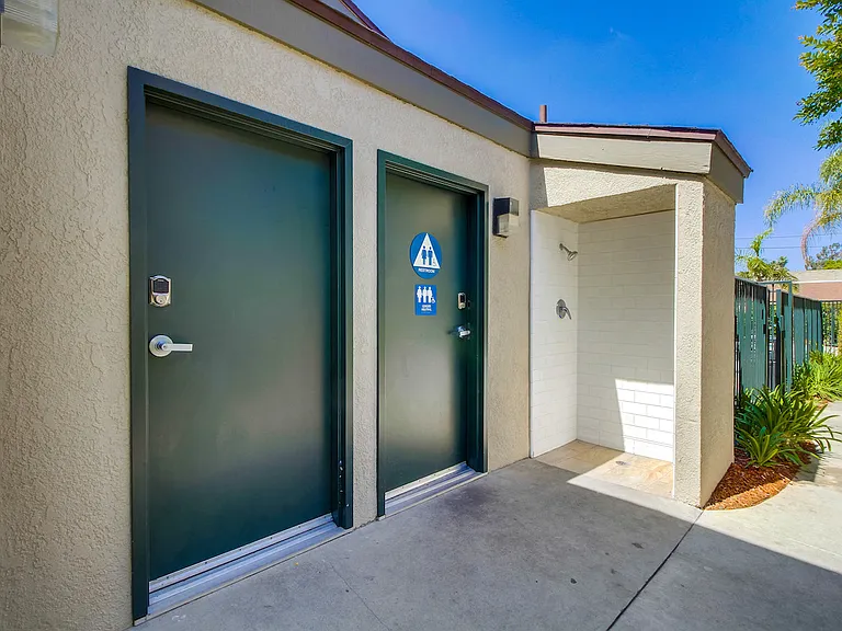 Harbor Cliff Apartments — Photo 27