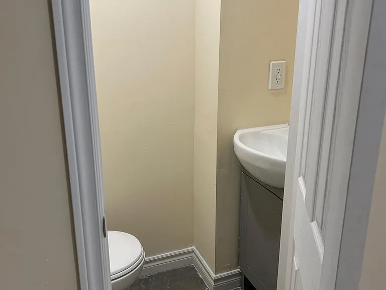 66 Cluett Dr #BASEMENT — Photo 4