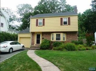 9 Cambridge Rd, Verona, NJ 07044