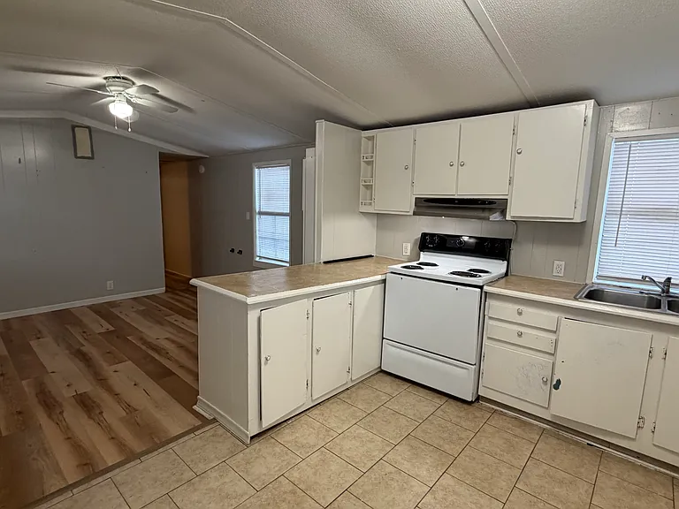 315 Sunset Dr #4 — Photo 2