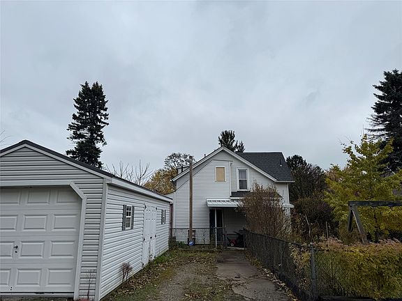3rd image of 241 E 24th St