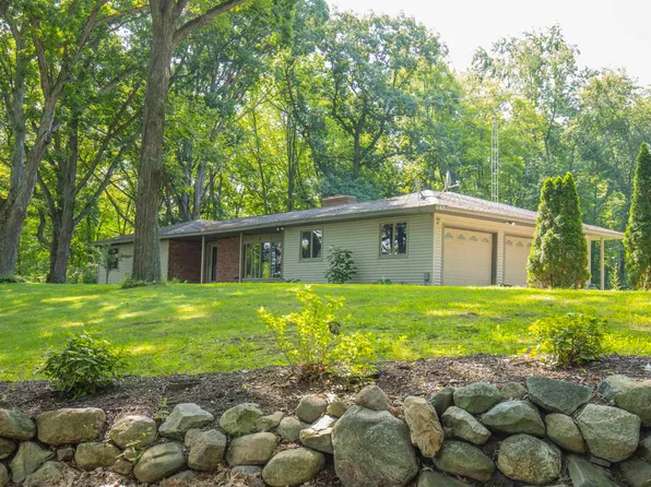 12765 Niblock Rd, Chesaning, MI 48616