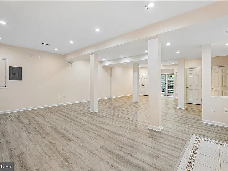 905 Royal Elm Ct — Photo 48