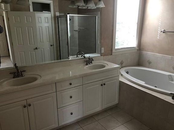 4th image of 2103 Abbott Dr
