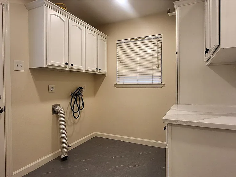 1902 Amy Dr — Photo 27