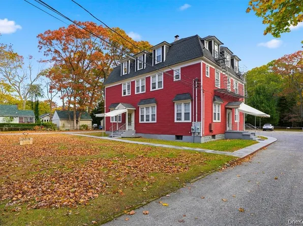 221 Lake Ave S #3A, Nesconset, NY 11767