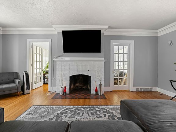 5th image of 404 N Prospect St