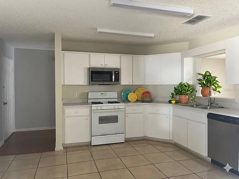 9758 SW 96th St — Photo 3