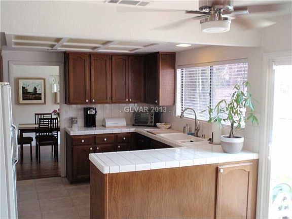 5th image of 2414 Greens Ave