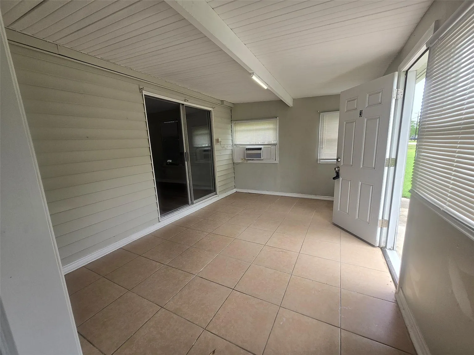 1 bed, 1.0 bath, 700 sqft, $850 — Photo 1