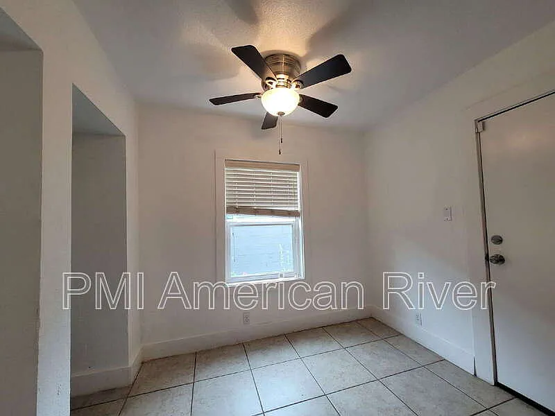3 bed, 1.0 bath, 1029 sqft, $1,595 — Photo 4
