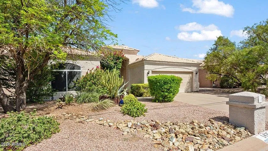 3 bed, 2.0 bath, 1926 sqft, $4,200 — Photo 2