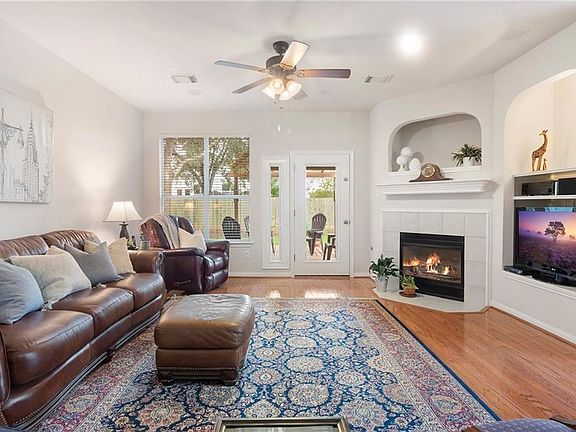 2nd image of 6028 Mesa Verde Cir