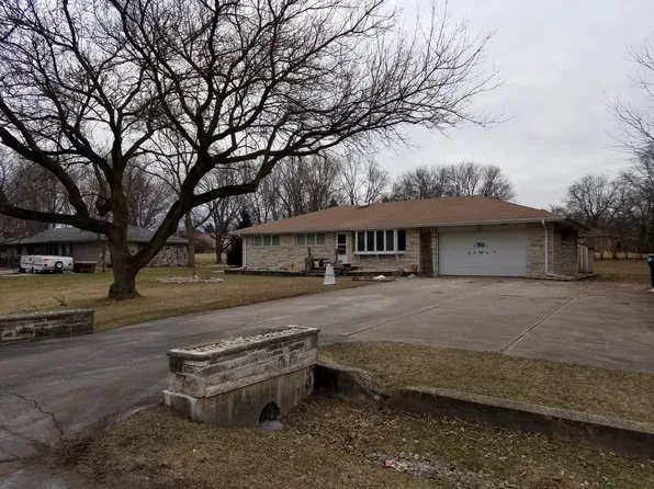 N70W13155 Brentwood Dr, Menomonee Falls, WI 53051