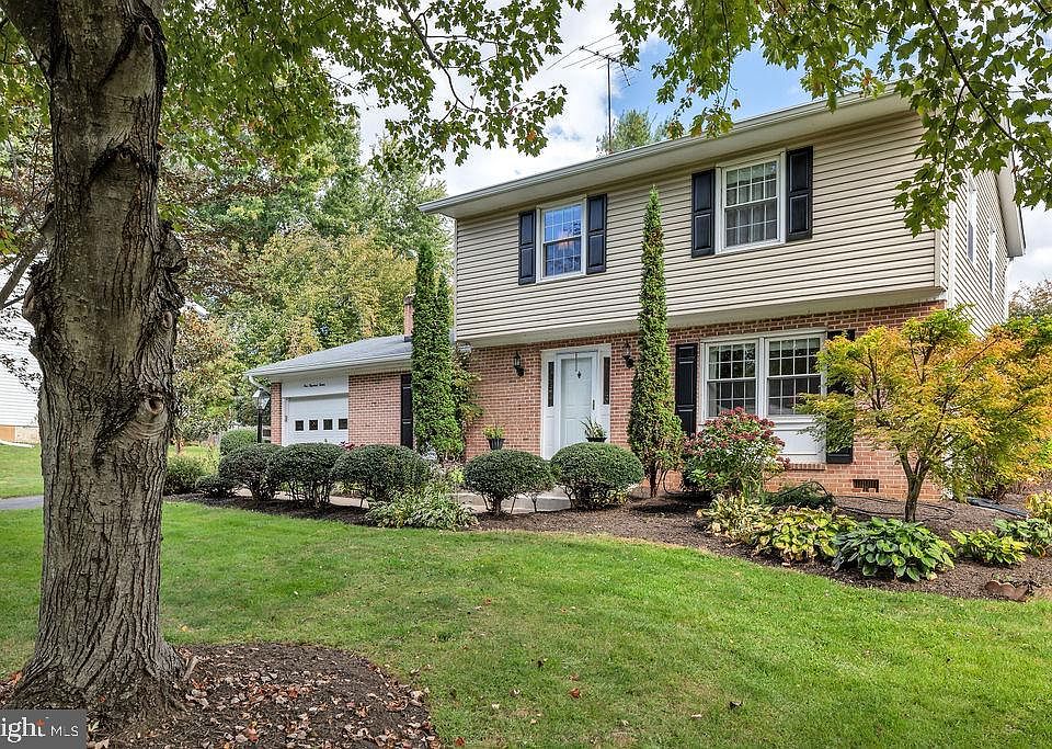 1st image of 112 Applewood Ct