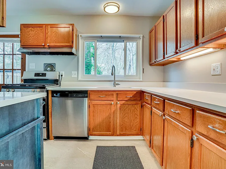 7430 Hastings St — Photo 16
