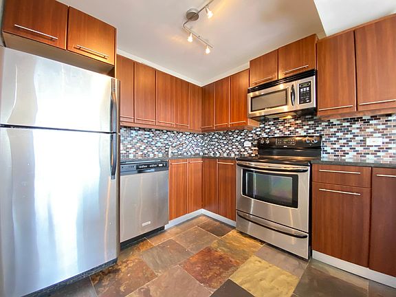 5th image of 4343 N Clarendon Ave APT 1613
