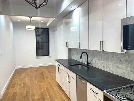 Rented by Tapiro Realty | media 2