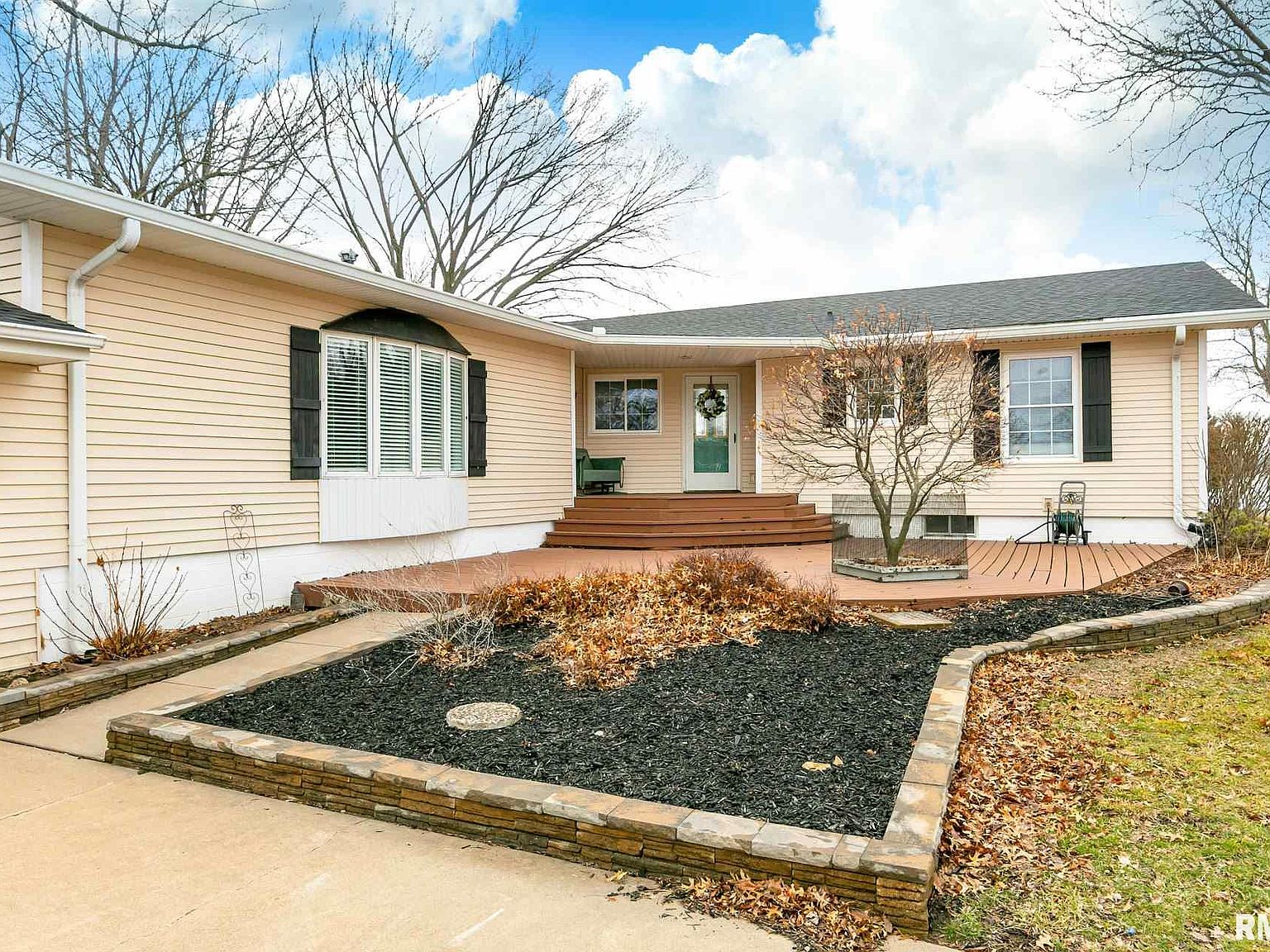 3320 E Harbor Dr, Bettendorf, IA 52722 Zillow