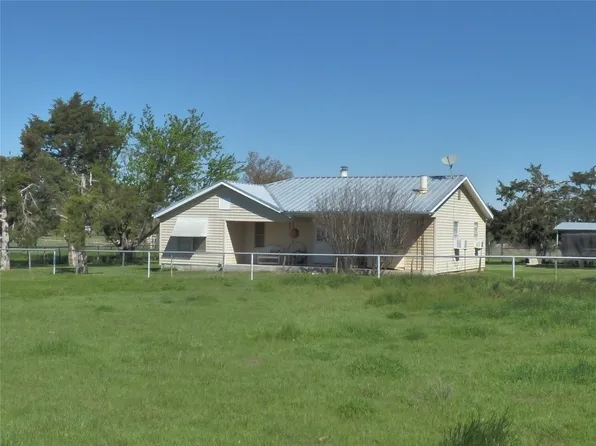 254 Rhodes Ln, Bowie, TX 76230
