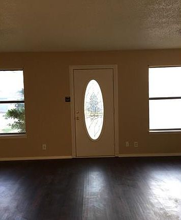 3rd image of 701 Hettie St
