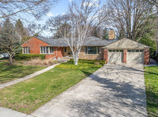 10 Elm Park Blvd, Pleasant Ridge, MI 48069