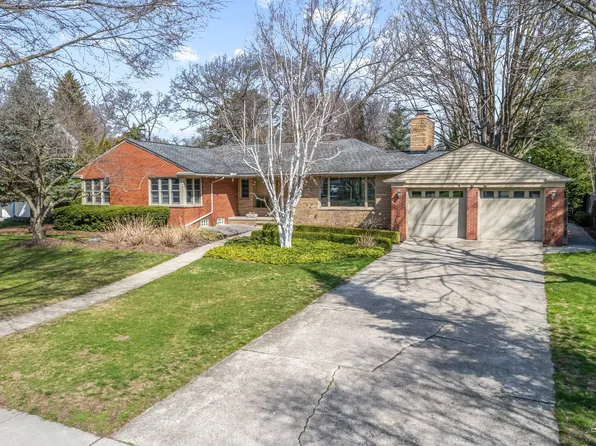 10 Elm Park Blvd, Pleasant Ridge, MI 48069