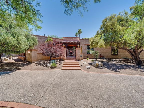 2nd image of 2630 N Santa Lucia St